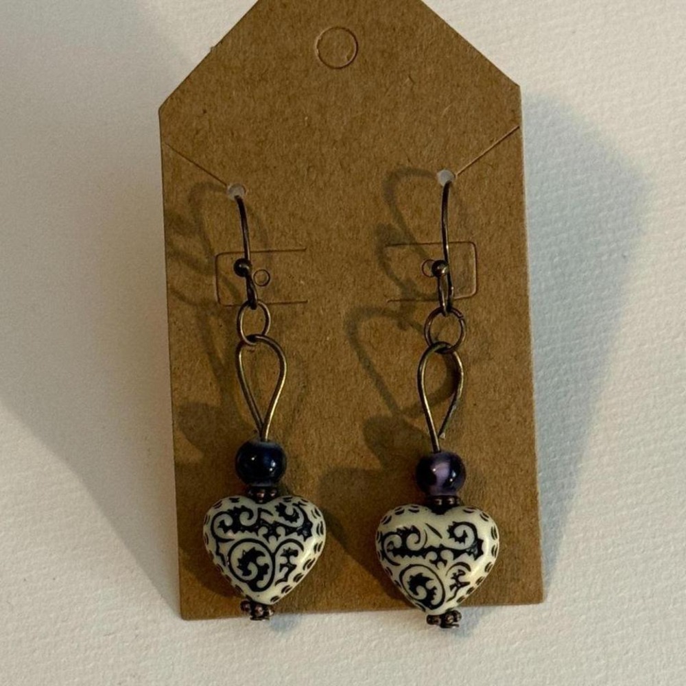 Brand new bronze vintage look hearts beaded handmade wire earrings‎